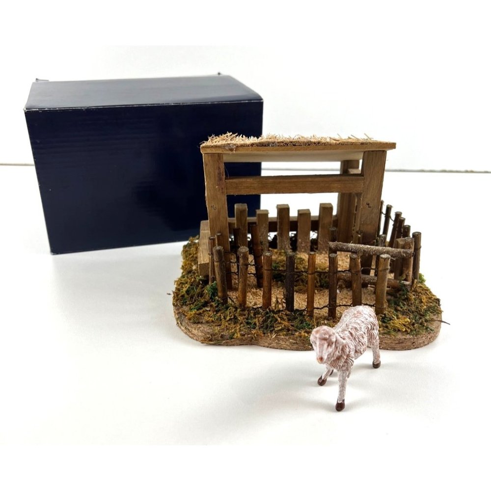 Fontanini Sheep Shelter #54625 - 5" Scale by Roman 2006